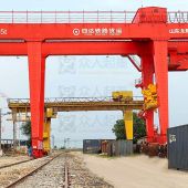 集裝箱門(mén)市起重